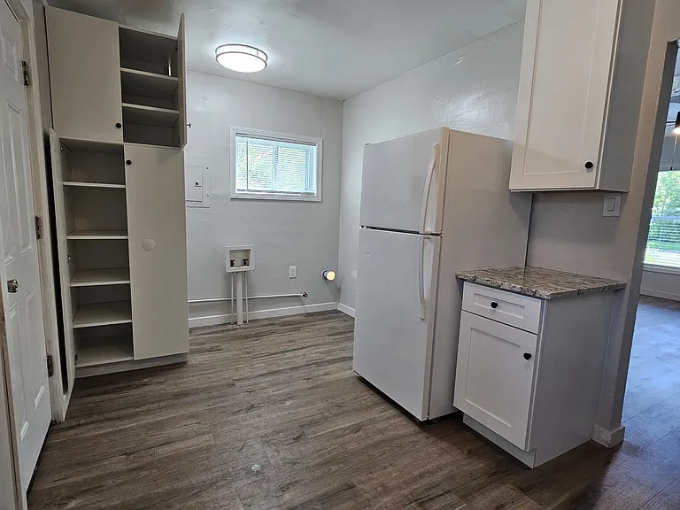 Kitchen/Laundry area