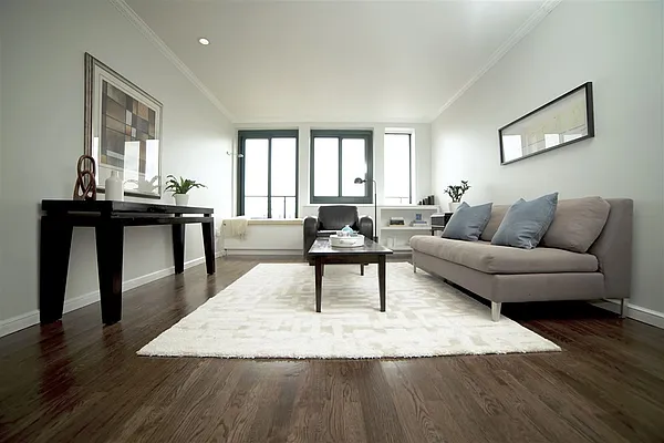 Sold by Urban Luxe | media 3