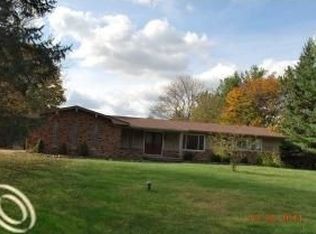 1070 Taylor Rd, Brighton, MI 48114