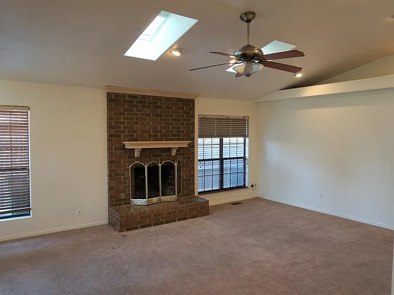 785 Kingsgate Rd — Photo 6