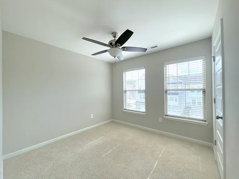 825 Grafton Peak Ln — Photo 11