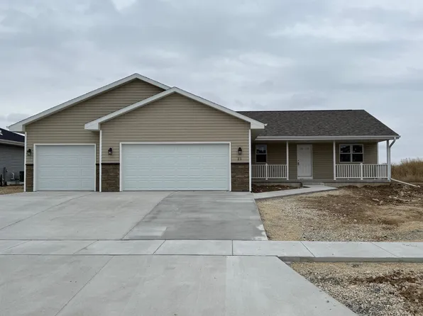 21 E Acacia Ln, Janesville, WI 53546