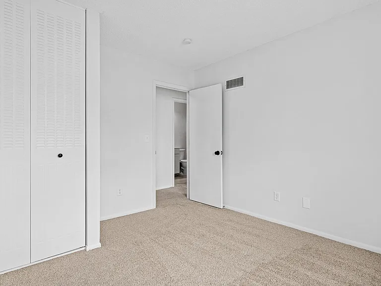 2352 Dorland Ln — Photo 18