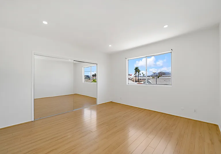 200 N Oxford Ave #11 — Photo 9