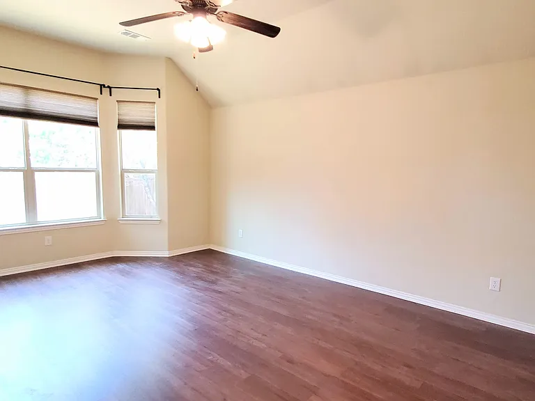 2614 Independence Dr — Photo 7