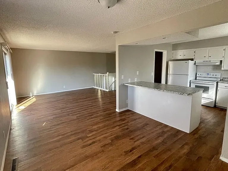 2525 N Bleckley St — Photo 8