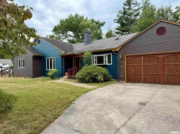 904 S Oakland Ave, Carbondale, IL 62901