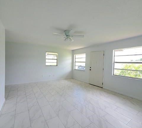 2nd image of 1701 Hawthorne Dr