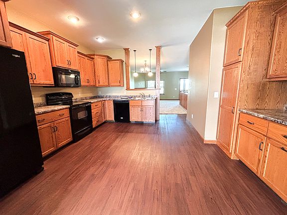 3rd image of 958 Parkland Dr