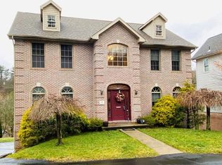 5 Coventry Ln, Mt Lebanon, PA 15228