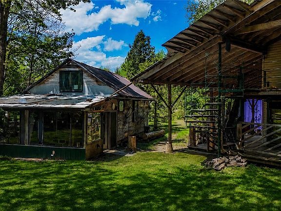 3rd image of 367 Andersen Hill Rd