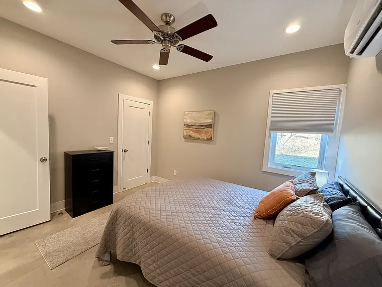 3933 Kenwood Ave — Photo 13