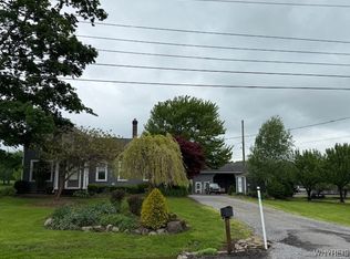 637 Davis Rd, East Aurora, NY 14052