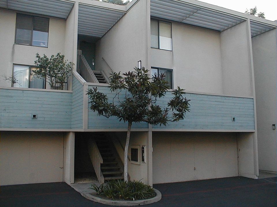 Exterior view w/balcony