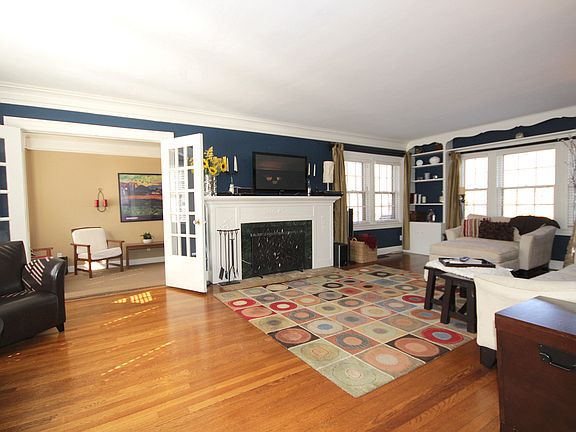 4th image of 814 W 74th St