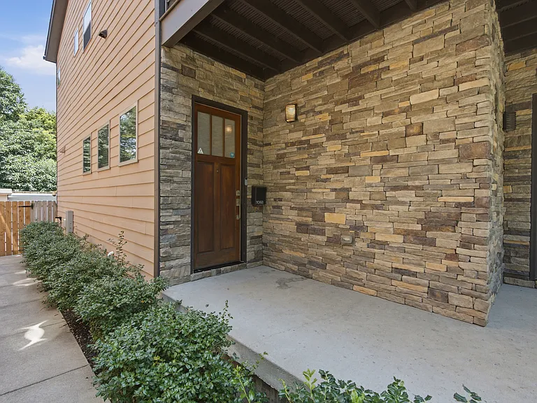 1106 2nd Ave S #B — Photo 2