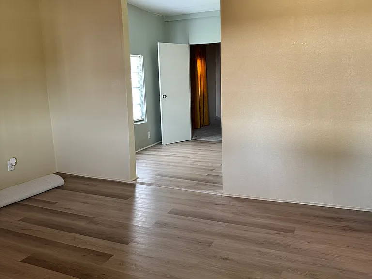 403 E Elk St — Photo 12