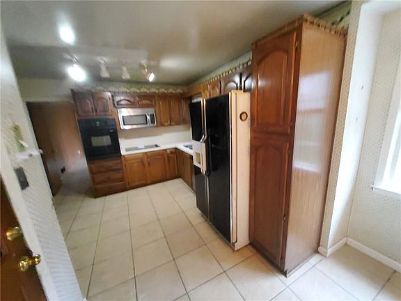 5th image of 264 Peyton Rd SW