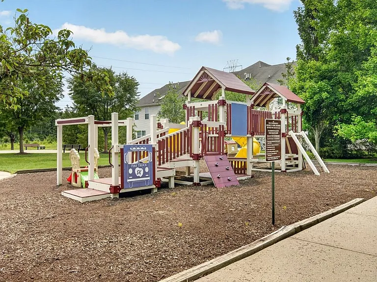 261 Concord Pl — Photo 20