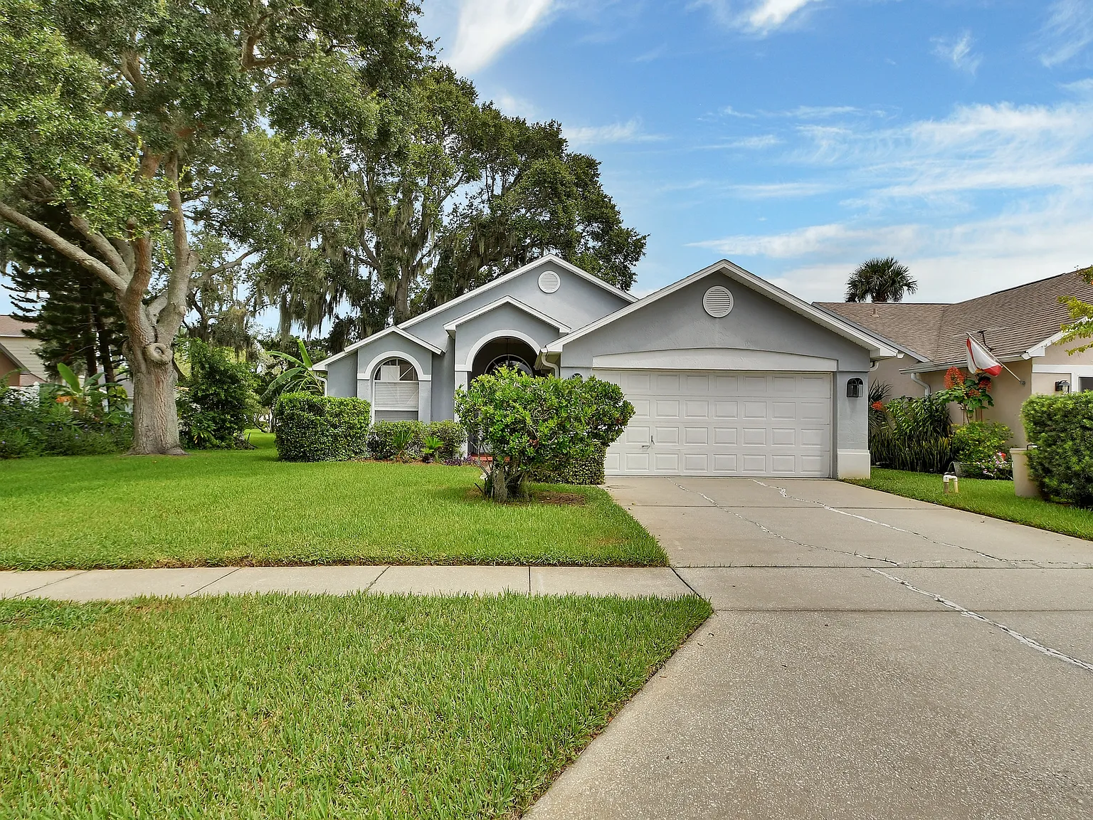 3 bed, 2088 sqft, $1,900 — Photo 1