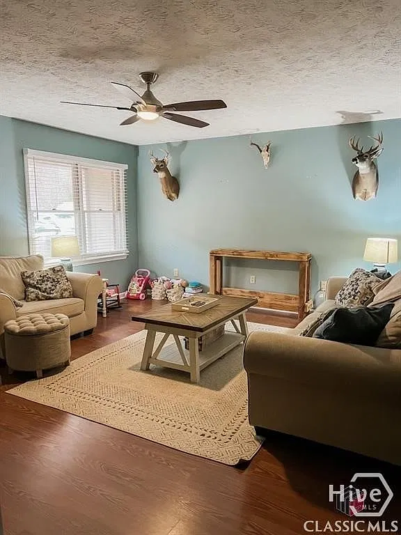 3 bed, 2.0 bath, 1436 sqft, $2,100 — Photo 4