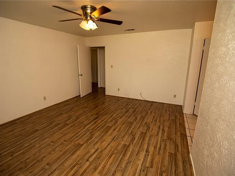 4913 Wing Rd — Photo 15