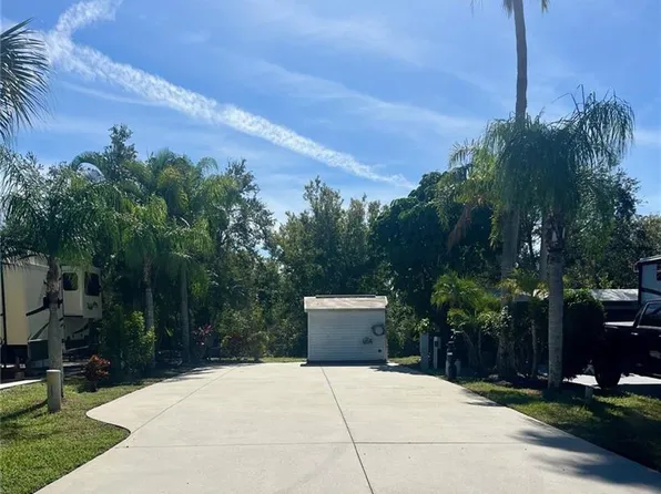 1678 Diamond Lake CIR, NAPLES, FL 34114