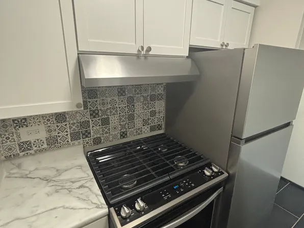 1135 N Boxwood Dr APT 103, Mount Prospect, IL 60056