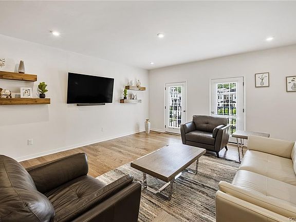 3rd image of 4624 Broad Hill Dr