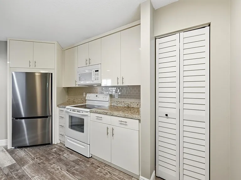 10401 W Broward Blvd #401 — Photo 10