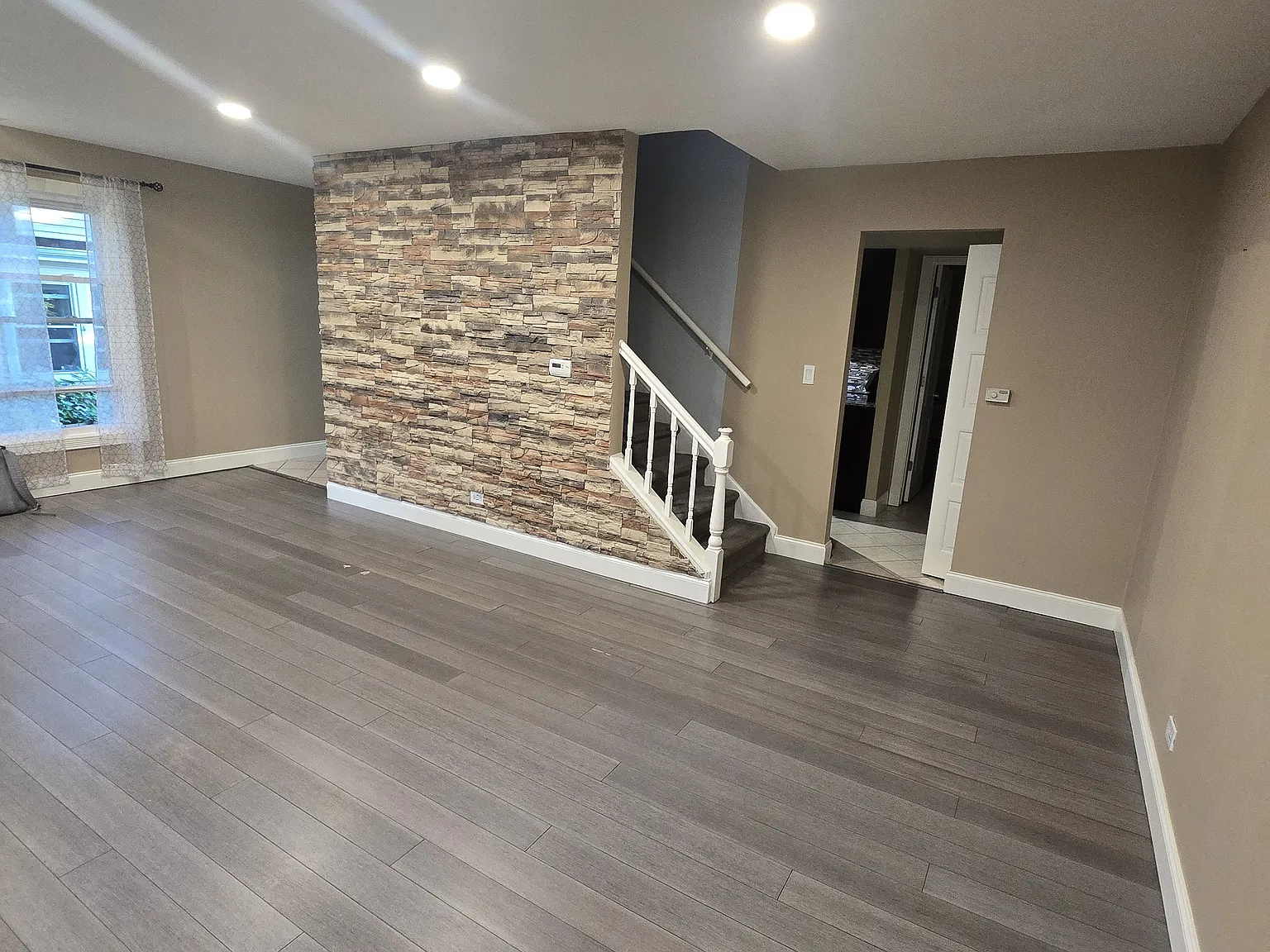 556 Manor Cir — Photo 1
