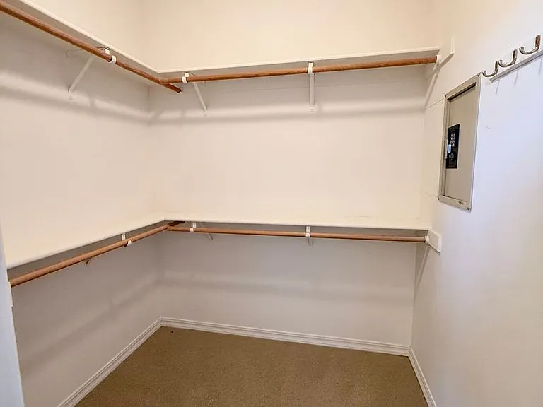 1090 Megan Ct — Photo 25