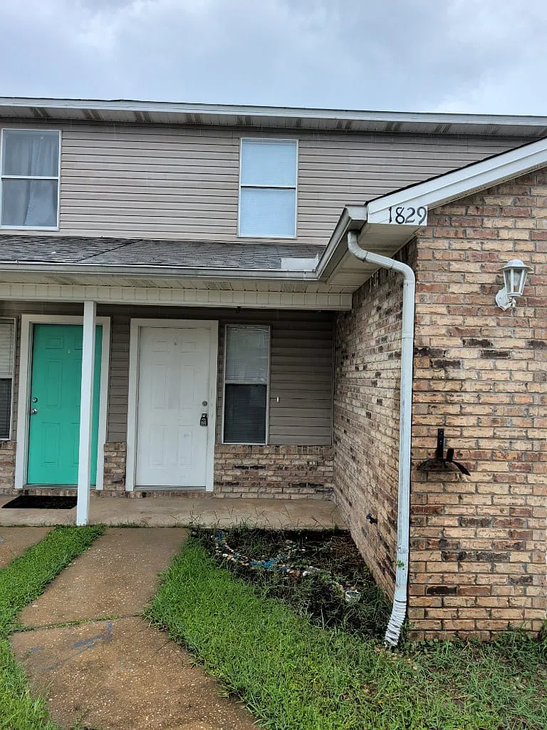 1829 Whispering Oaks Lane — Photo 1