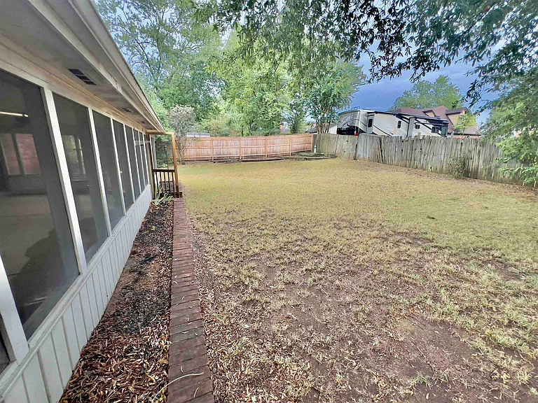 545 Wilkes Cv — Photo 20