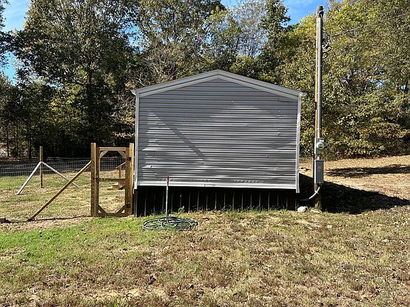 3rd image of 532 Rogers Rd