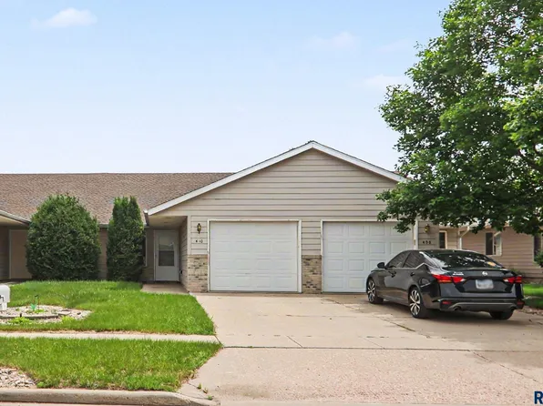 412 N 9th Ave, Brandon, SD 57005