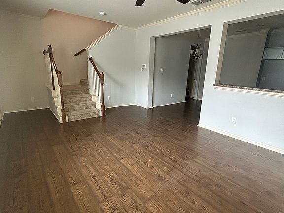 Living Room with Laminate Wood Flooring and Ceiling Fan