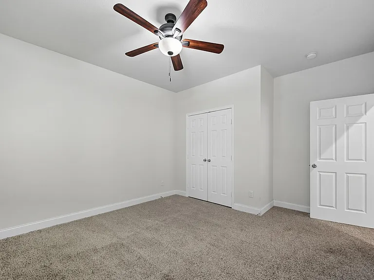 2911 Marshall St — Photo 11