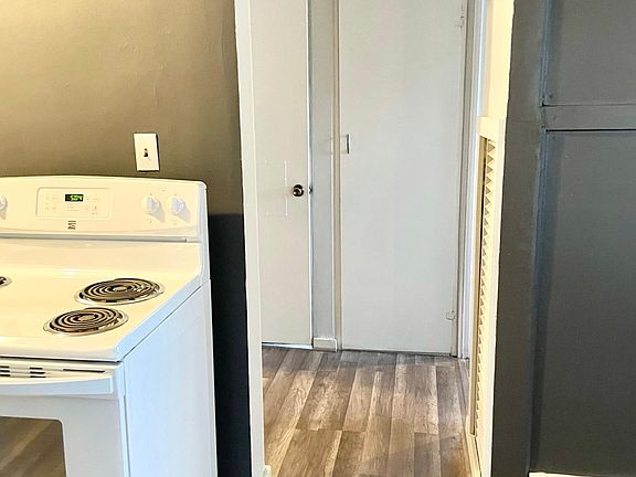 3rd image of 1824 N Crown St #1824