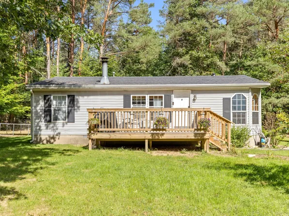 13113 Pinewood St NE, Gowen, MI 49326