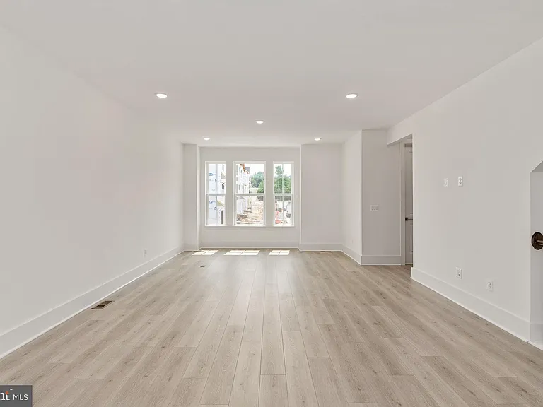 9207 Forkleaf Oak Dr — Photo 25