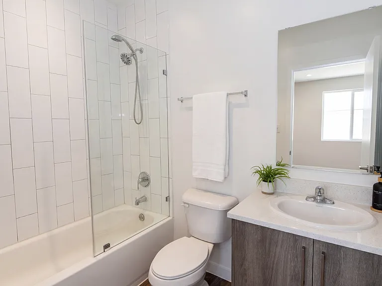170 NE 158th St #8 — Photo 14