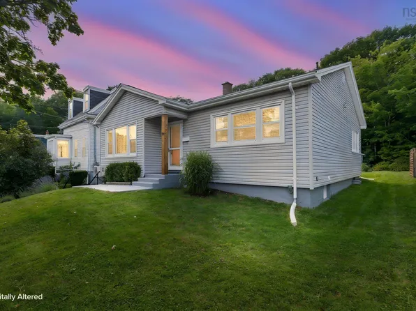 99 Thistle St, Dartmouth, NS B3A 2V6