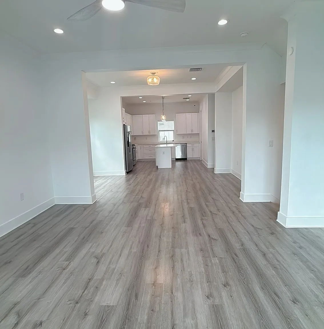 3 bed, 3.5 bath, 2296 sqft, $4,900 — Photo 3