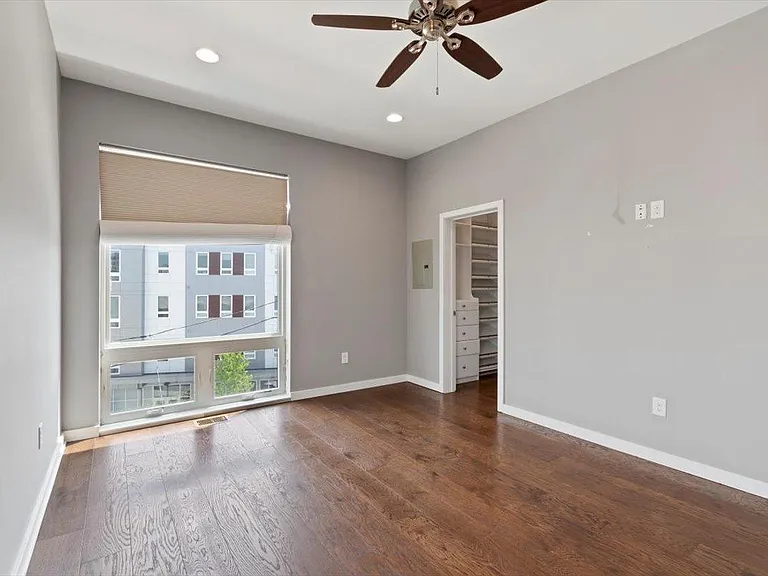 227 W Thompson St #D — Photo 19