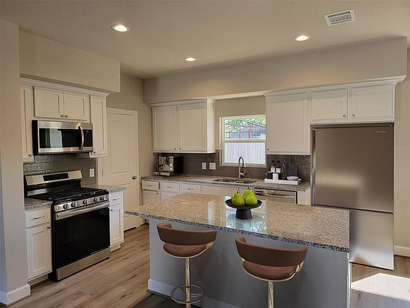 4th image of 1606 Ladelle St