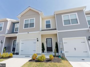 38 Bloomsbury St, Falling Waters, WV 25419