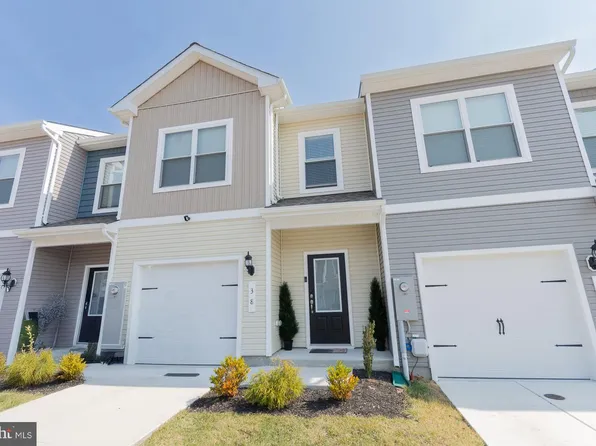 38 Bloomsbury St, Falling Waters, WV 25419