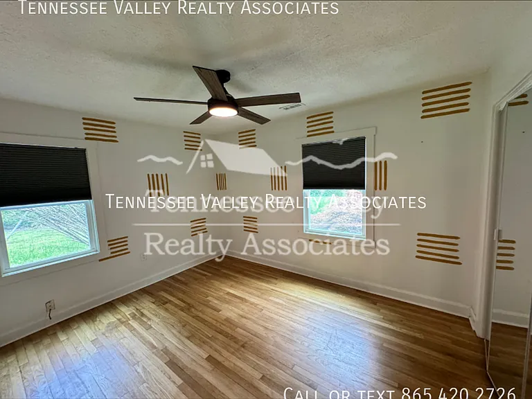 3919 Beverly Pl — Photo 10