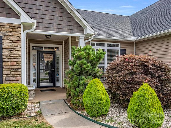 5th image of 89 Brookstone Ct